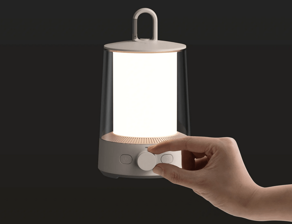 This versatile gadget serves as both a table light and a portable light, making it ultra-functional. It includes a flashlight with a 120lm output and a side light of 70lm. The auxiliary light has an 800mAh battery, charging fully in approximately 150 minutes.