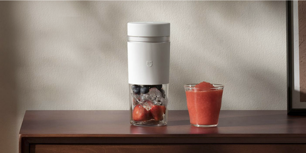 The Xiaomi Mijia Portable Juicer Cup 2 is a powerful and compact portable blender that prepares fresh smoothies in 40 seconds.