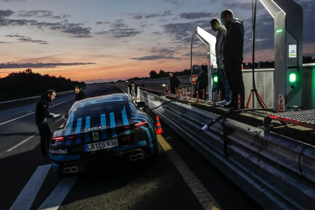 The Xiaomi YU7 smashes the EV endurance record with a stunning 3944km in 24 hours! Learn about its features, tech, and impact.